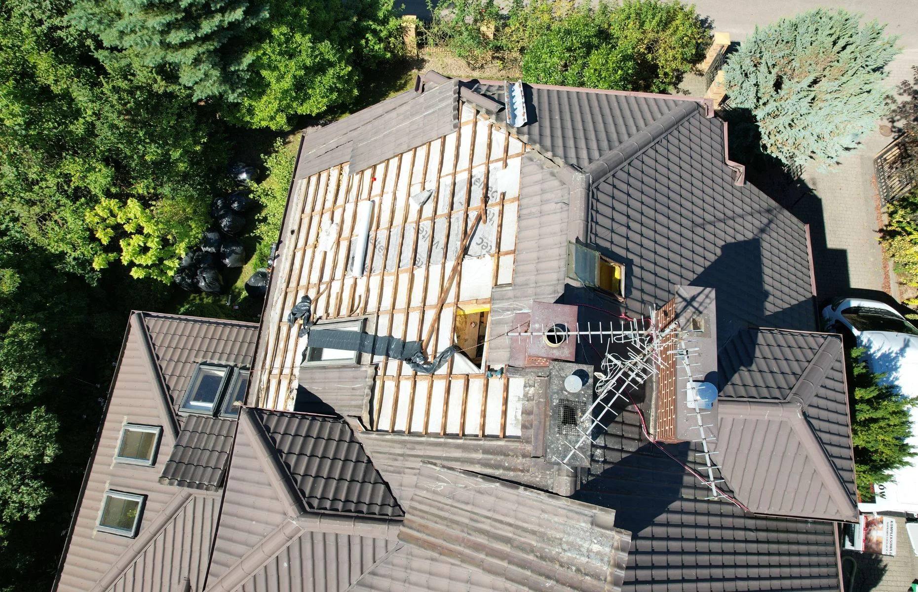 Naprawa-dachu-po-kunie